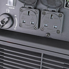 Hyundai 3200W / 3.2 kW Petrol Inverter Generator, Remote Keyfob & Electric Start, Wheel Kit & Closed Case Design | HY3200SEi