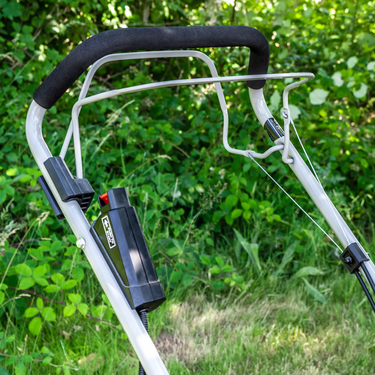Hyundai 17"/42cm 139cc Electric-Start Self-Propelled Petrol Lawnmower | HYM430SPE