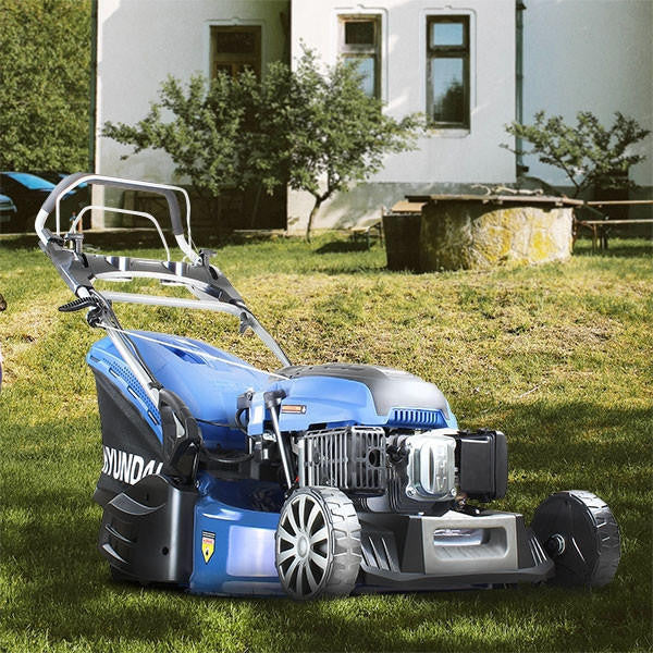 Hyundai 21" / 53cm 196cc Electric -Start Self-Propelled Petrol Roller Lawnmower, 70L Catcher & Rear Discharge | HYM530SPER