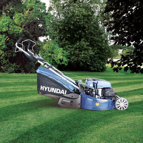 Hyundai 21" / 53cm 196cc Electric -Start Self-Propelled Petrol Roller Lawnmower, 70L Catcher & Rear Discharge | HYM530SPER