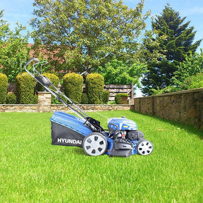 Hyundai 21'' / 53cm 224cc 4-in-1 Electric-Start Self-Propelled Petrol Lawnmower, Mulch, Rear & Side Discharge, Hose Connector | HYM530SPE