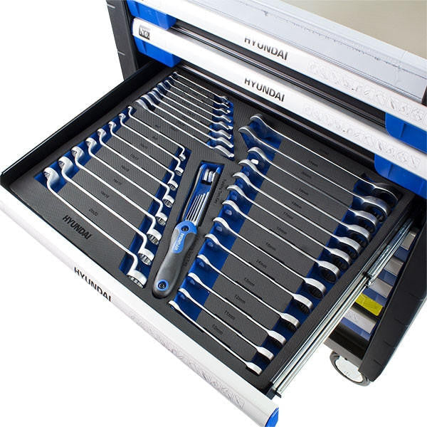 Hyundai 305 Piece Tool Set, 7 Drawer Caster Mounted Roller Tool Chest Cabinet | HYTC9003