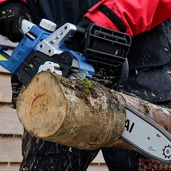 Hyundai 14" 35cm Electric Chainsaw 1600W 230V | HYC1600E