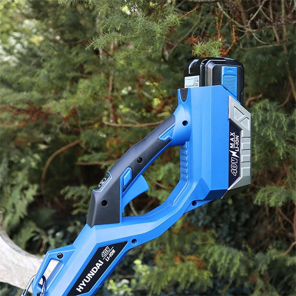 Hyundai 40v Cordless Grass Trimmer 2.5Ah Li-ion Battery and Charger 33cm Cutting Width | HYTR40LI