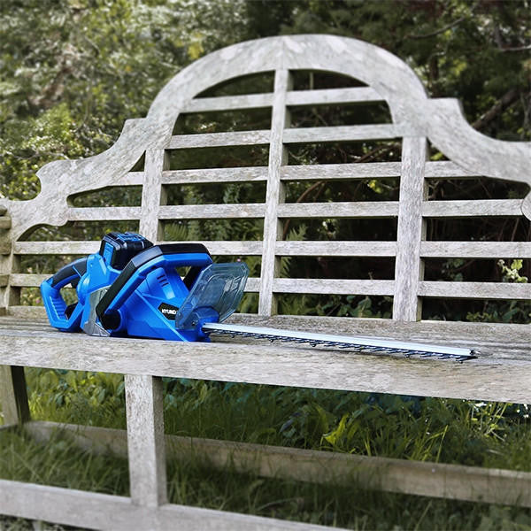 Hyundai 40v 520mm Hedge Trimmer 2.5Ah Li-ion Battery and Charger | HYHT40LI