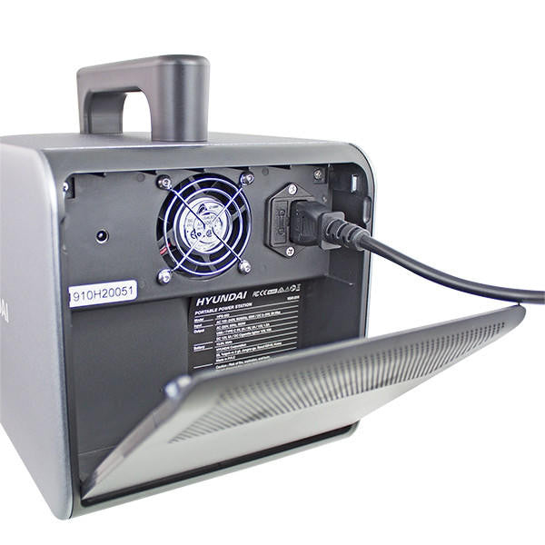 Hyundai HPS-600 Portable Power Station & Protective Carry/Shoulder Bag