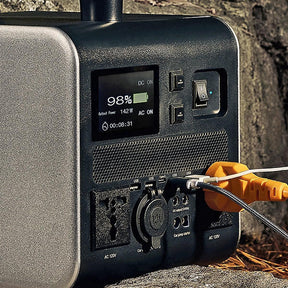 Hyundai HPS-600 Portable Power Station & Protective Carry/Shoulder Bag