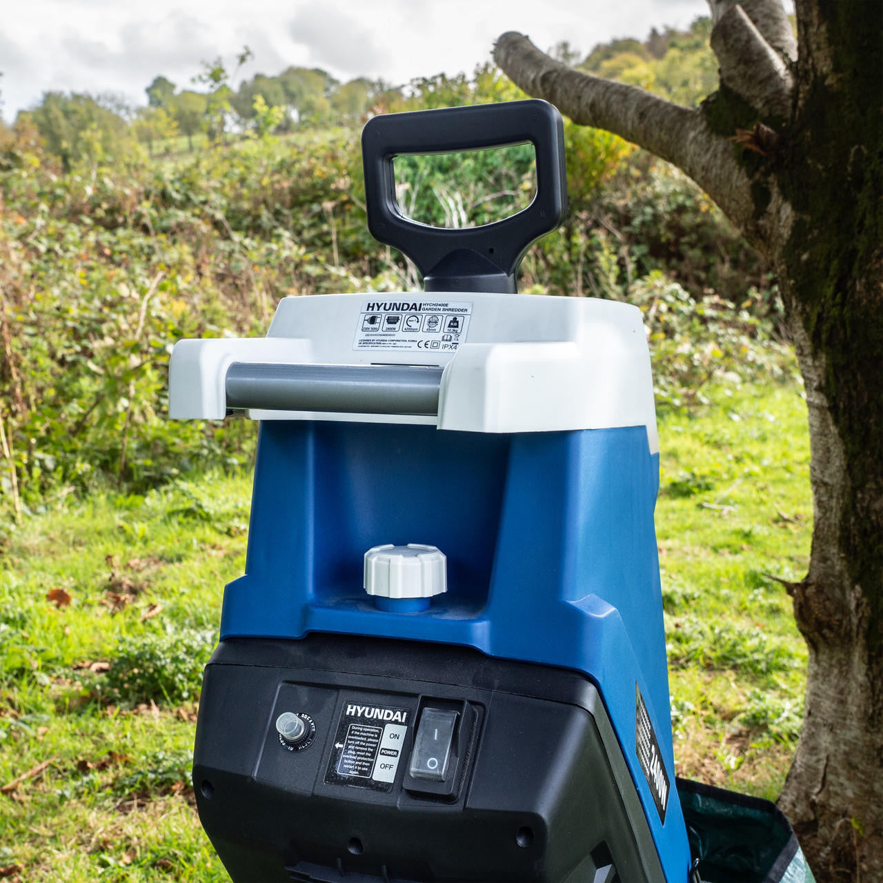 Hyundai 2400w Electric Garden Shredder 2.4kW 230v 45L Collector | HYCH2400E
