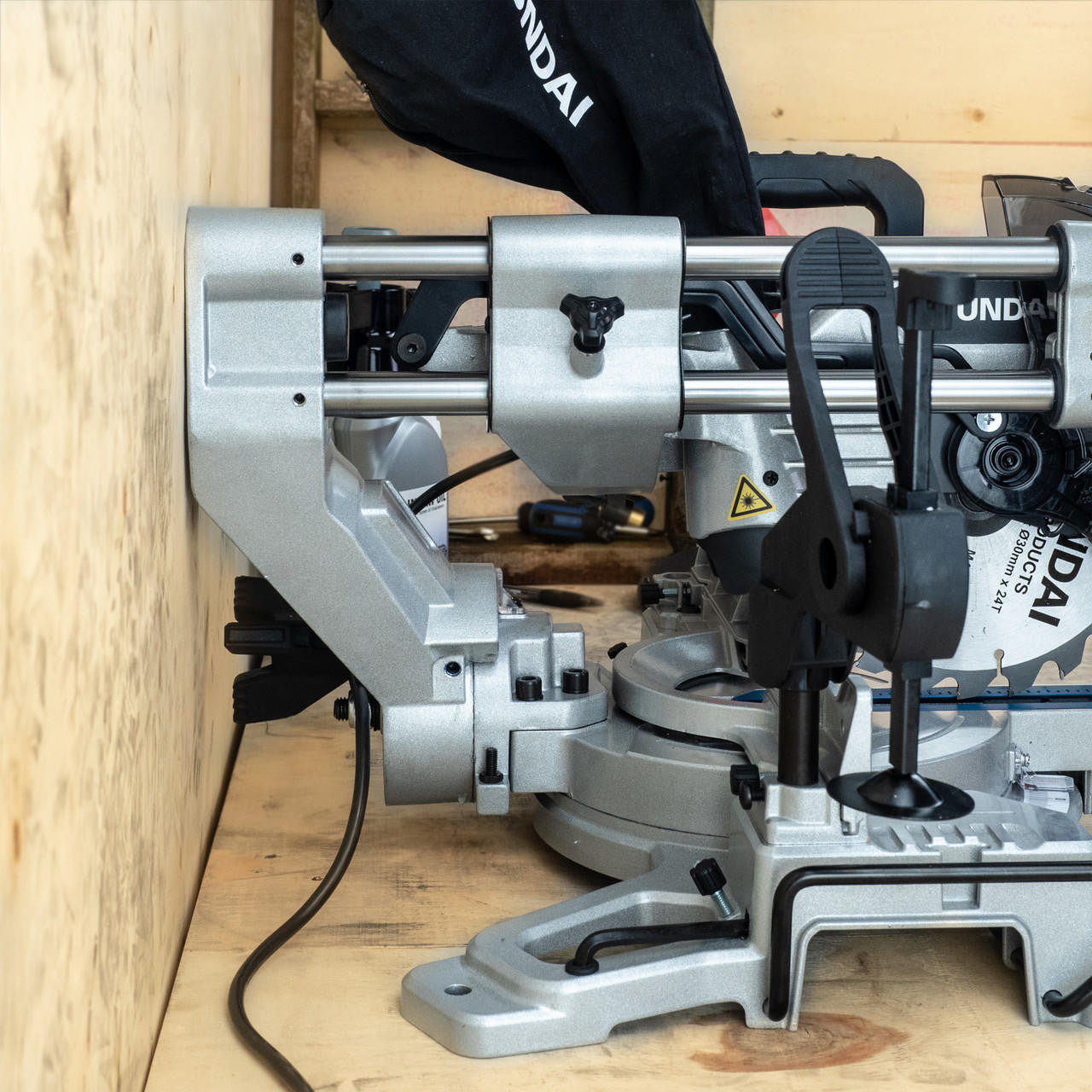 Hyundai 1500W Electric Mitre Saw / Chop Saw with 210mm Blade, 230V | HYMS1500E