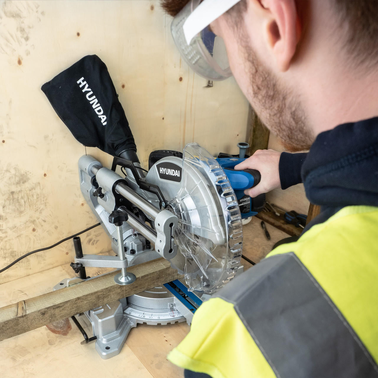 Hyundai 2000W Electric Mitre Saw / Chop Saw with 255mm Blade, 230V | HYMS2000E