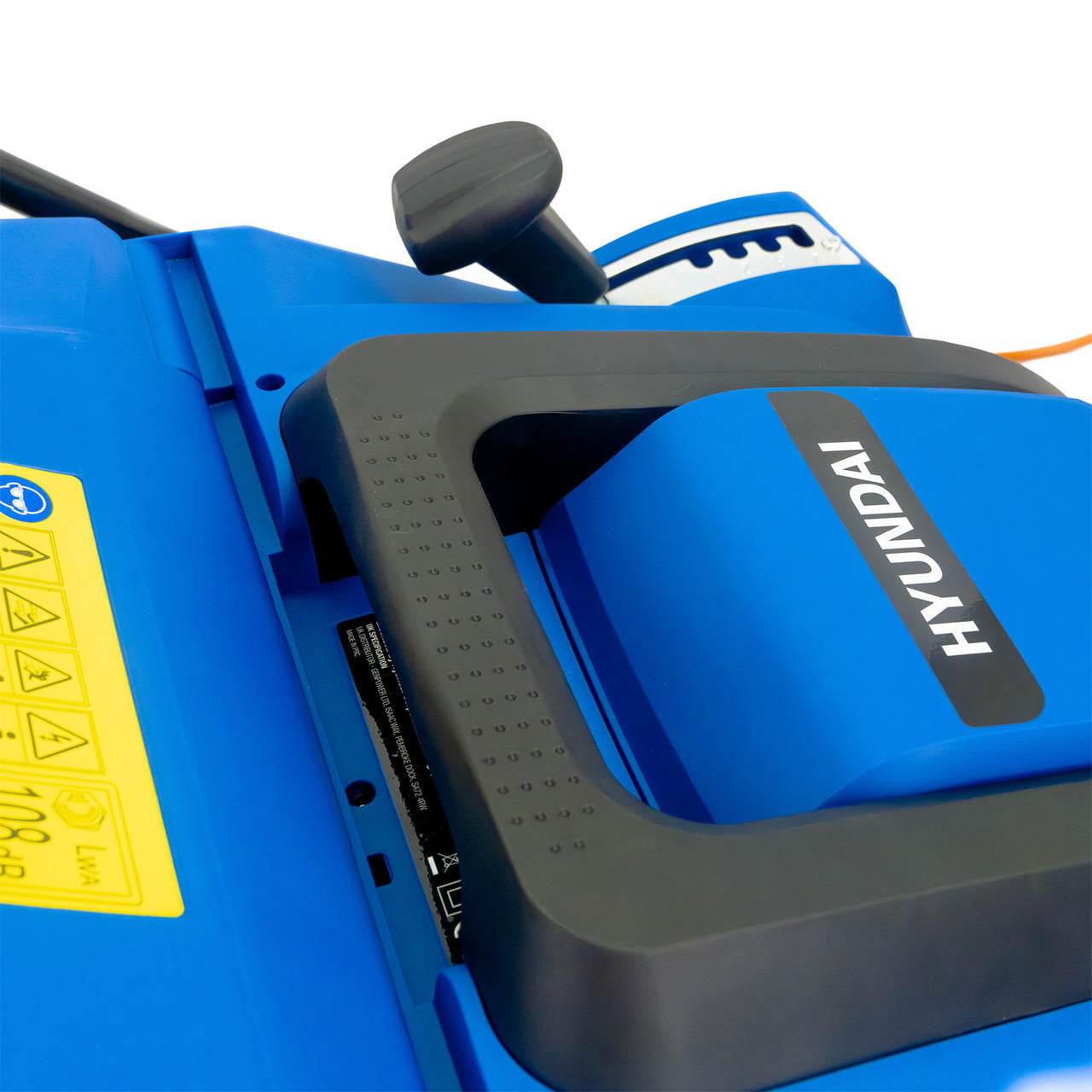 Hyundai Artificial Grass Sweeper 2000W 16” / 40cm, Multi-Use Brush & 55L Collection Bag | HYSW2000E