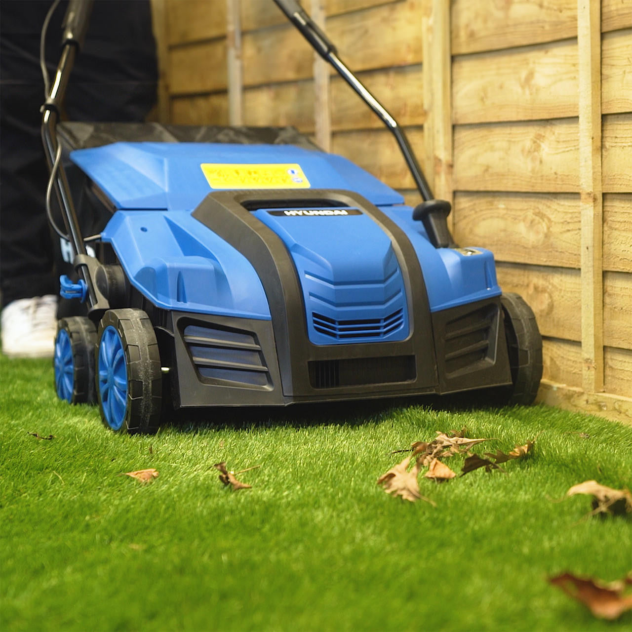 Hyundai Artificial Grass Sweeper 2000W 16” / 40cm, Multi-Use Brush & 55L Collection Bag | HYSW2000E