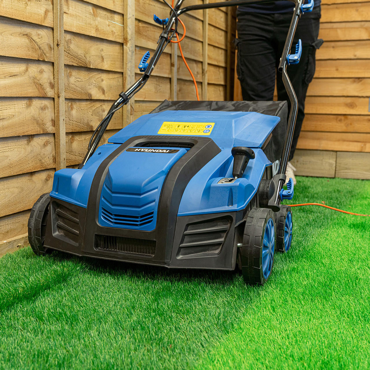 Hyundai Artificial Grass Sweeper 2000W 16” / 40cm, Multi-Use Brush & 55L Collection Bag | HYSW2000E