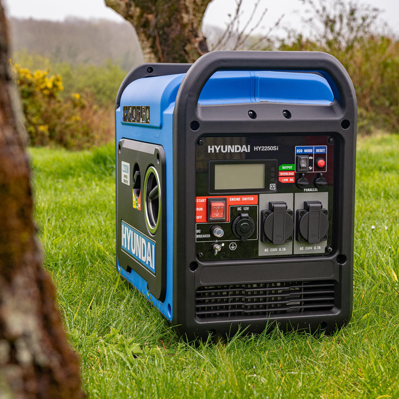 Hyundai 2200W / 2.2kW Petrol Inverter Generator, Pure Sine Wave Output, Lightweight, Quiet Running | HY2250Si