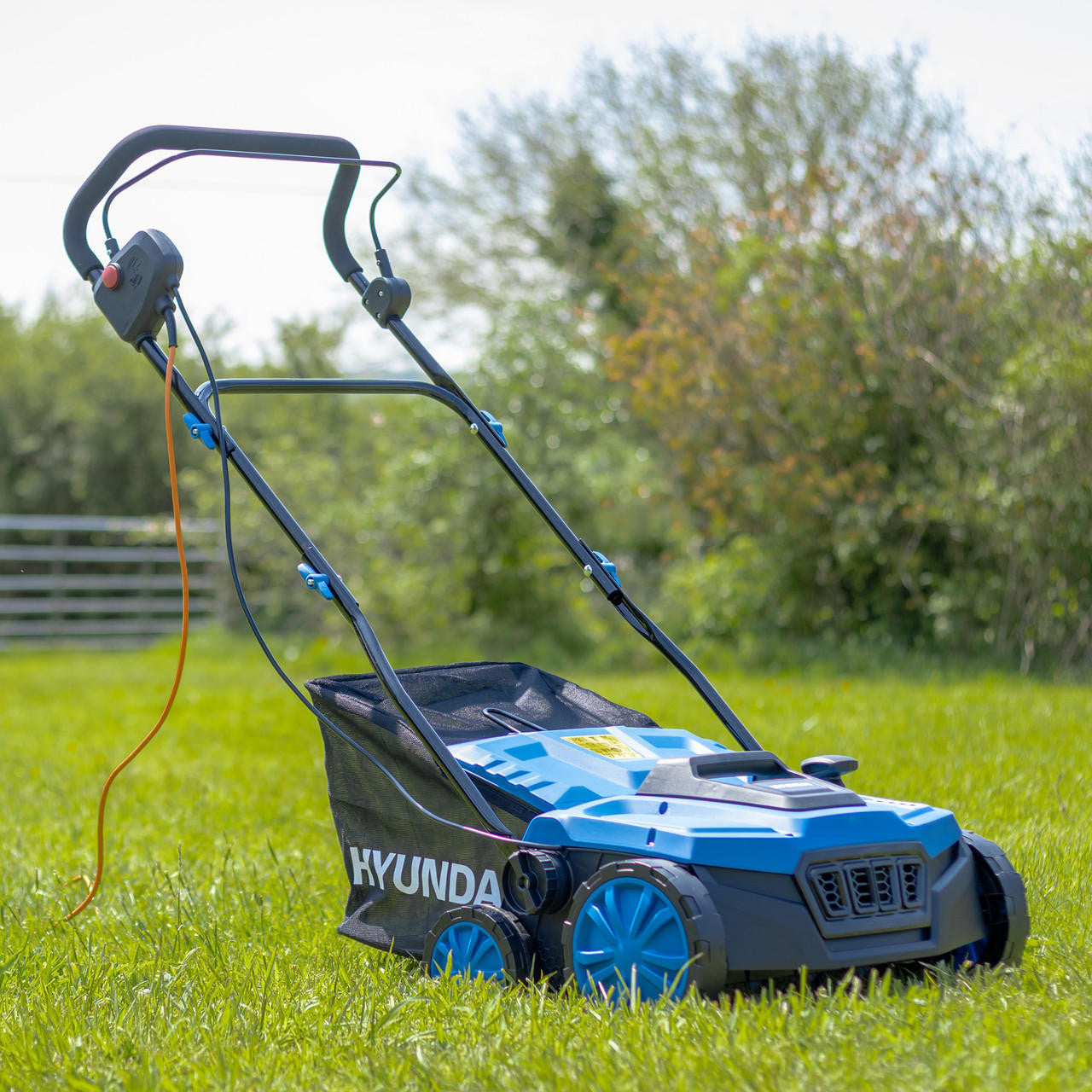 Hyundai 14” / 36cm 2 - in - 1 1600W Electric Lawn Scarifier and Aerator with 45L Collection Bag | HYSC1600E