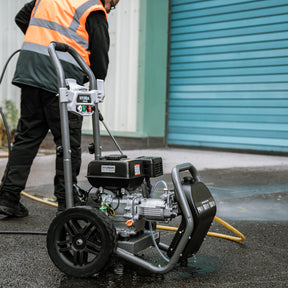 Hyundai 3400psi / 234 bar 209cc Petrol Pressure Washer, 9L/min, 10m Hose & Detergent Tank | HYW3400P