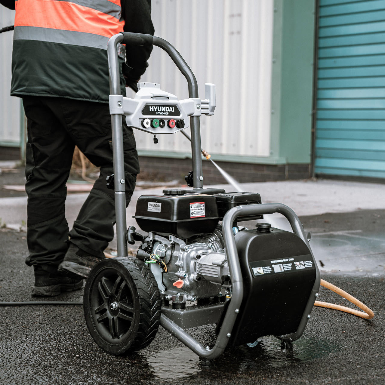 Hyundai 3400psi / 234 bar 209cc Petrol Pressure Washer, 9L/min, 10m Hose & Detergent Tank | HYW3400P