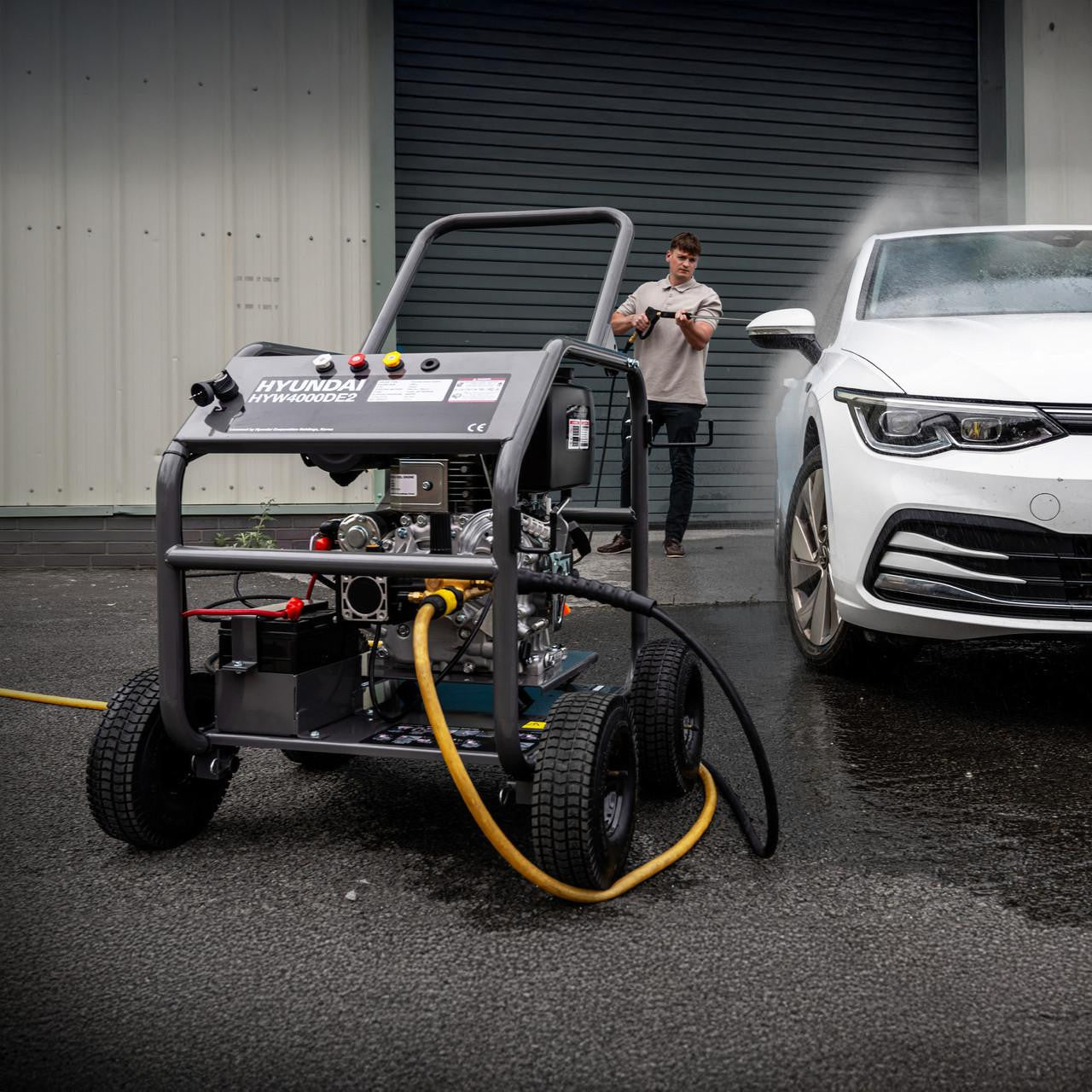 Hyundai 4000psi / 275 bar Diesel Pressure Washer, Annovi Reverberi Triplex Pump, 13L/min with 10m Hose | HYW4000DE2