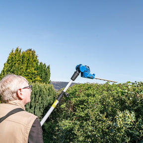 Hyundai 20V 450mm Cordless Long Reach Pole Hedge Trimmer, 2.6m Long Reach, 2.0Ah li-ion Battery & Charger | HY20CPHT
