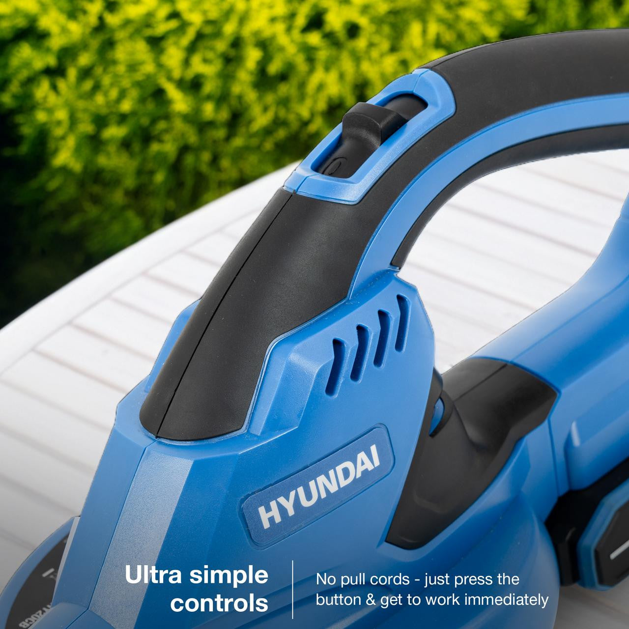 Hyundai 10'' 25cm Cordless Chainsaw 20V Li-Ion 4Ah Battery and Charger | HY20CCS10
