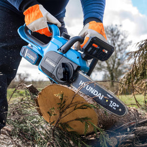 Hyundai 10'' 25cm Cordless Chainsaw 20V Li-Ion 4Ah Battery and Charger | HY20CCS10