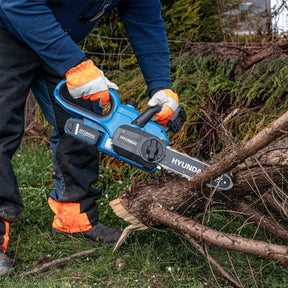 Hyundai 10'' 25cm Cordless Chainsaw 20V Li-Ion 4Ah Battery and Charger | HY20CCS10