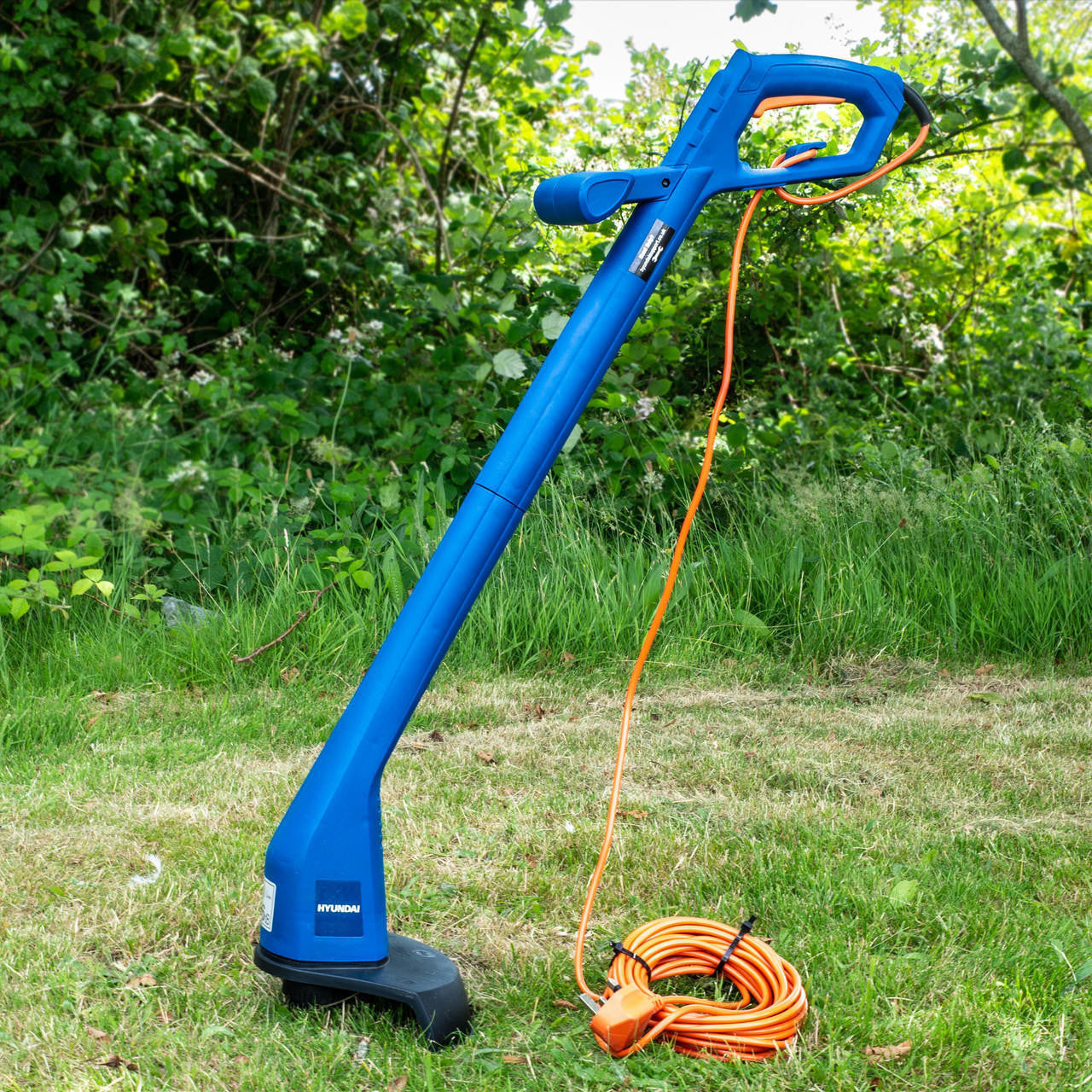 Hyundai 250W Corded Electric Grass Trimmer & GardenTek 38cm Corded Electric Roller Lawn Mower Bundle - Hyundai  Electric Grass Trimmer & GardenTek 38cm Mower Bundle