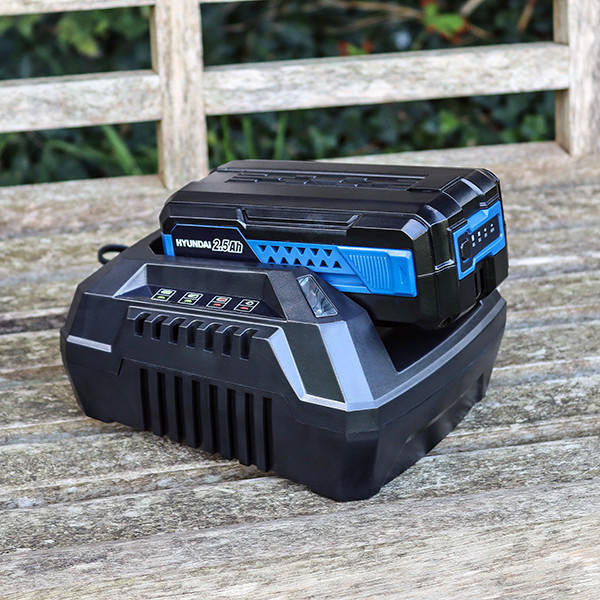 Hyundai 15'' / 38cm 40v Cordless Roller Lawnmower 2.5Ah Li-Ion Battery Battery | HYM40LI380P