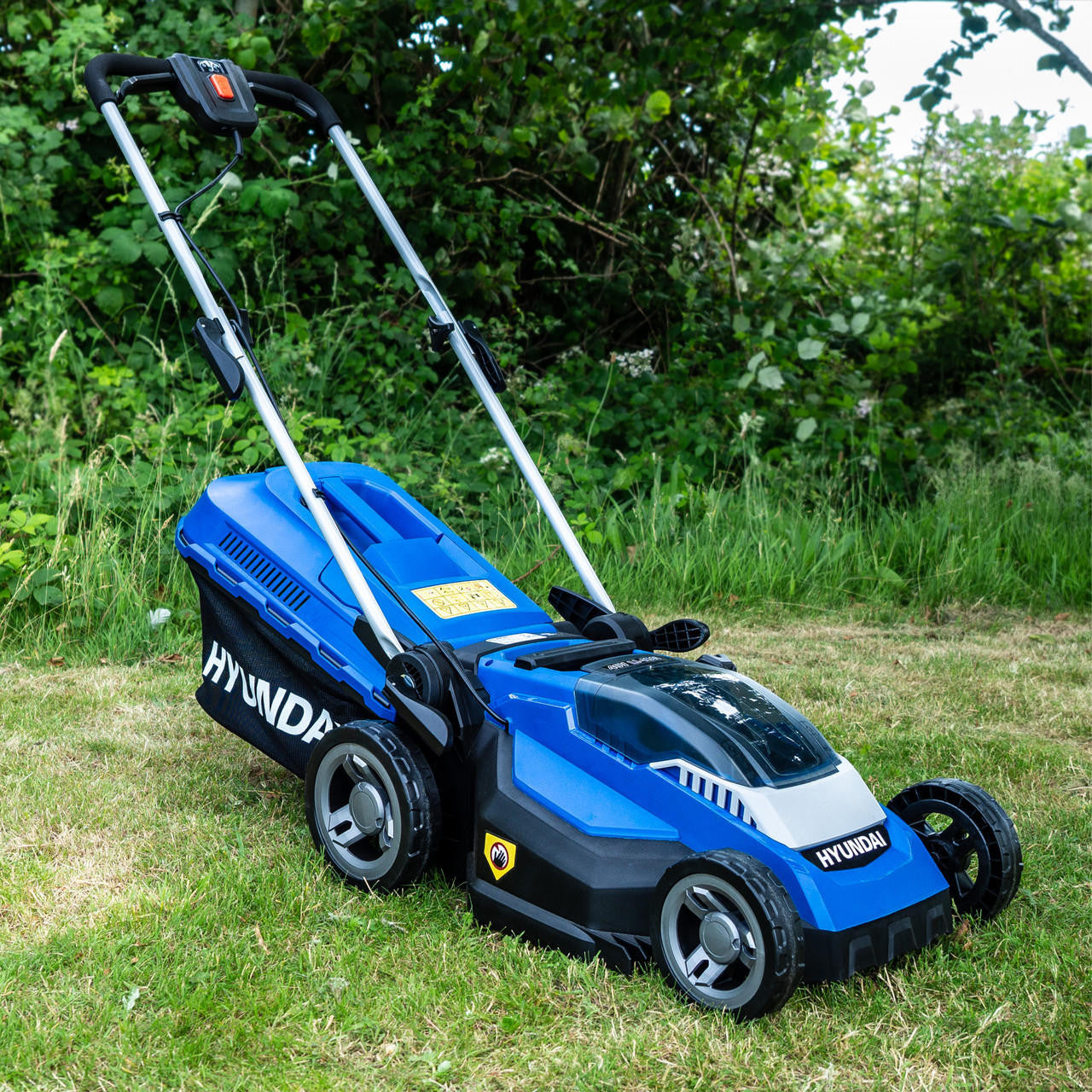 Hyundai 15'' / 38cm 40v Cordless Roller Lawnmower 2.5Ah Li-Ion Battery Battery | HYM40LI380P