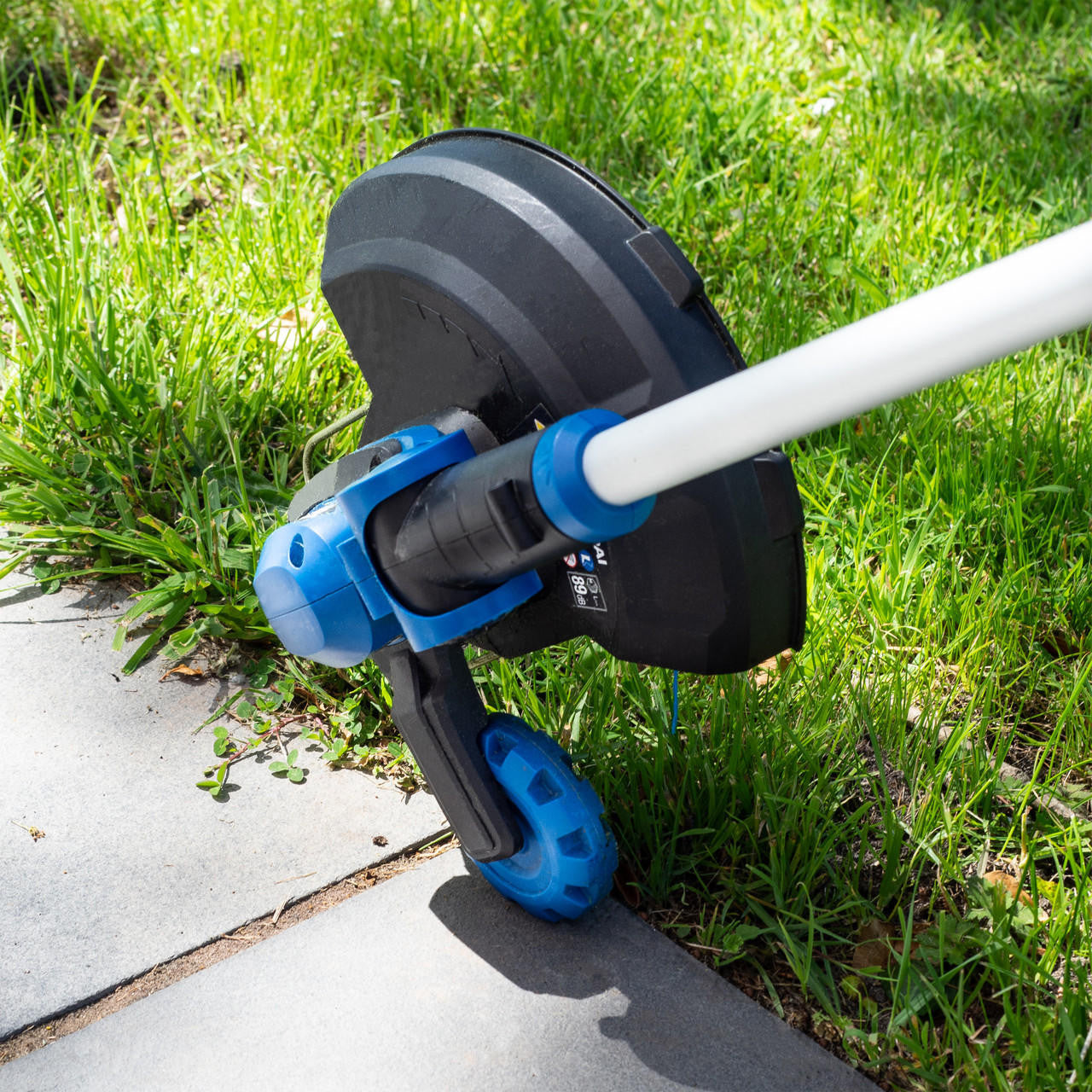 Hyundai 20V 2-in-1 Cordless Grass Trimmer and Lawn Edger 2Ah Battery, 25cm Cut | HY2187