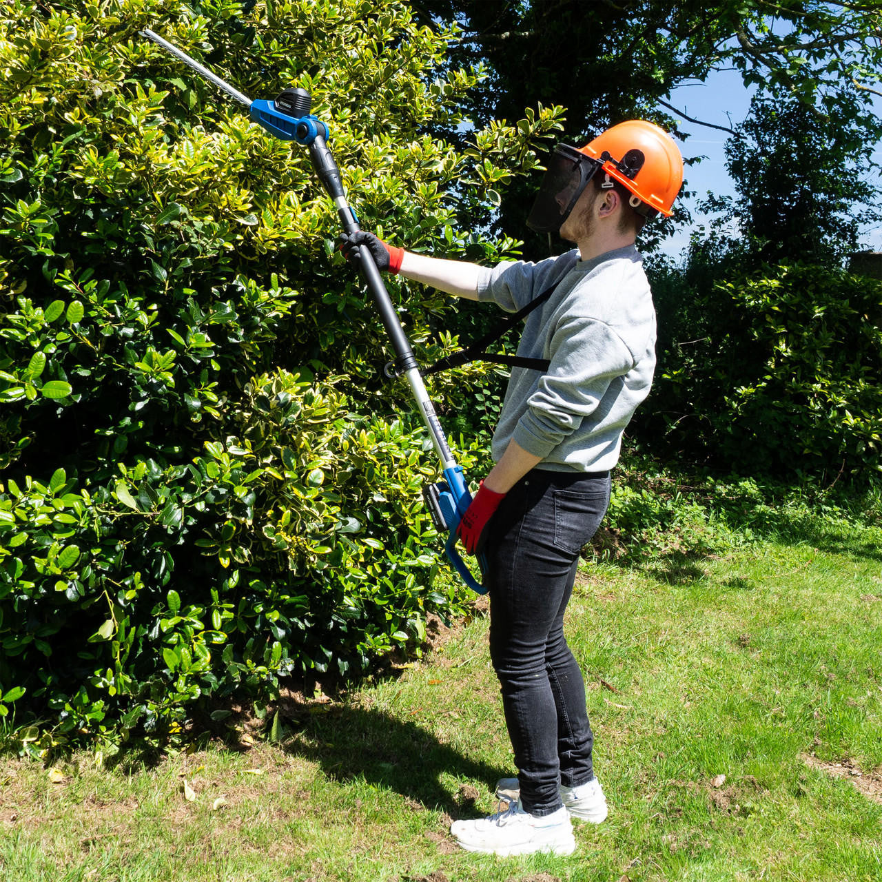 Hyundai 20V 410mm Cordless Long Reach Pole Hedge Trimmer 2Ah Li-Ion Battery | HY2191