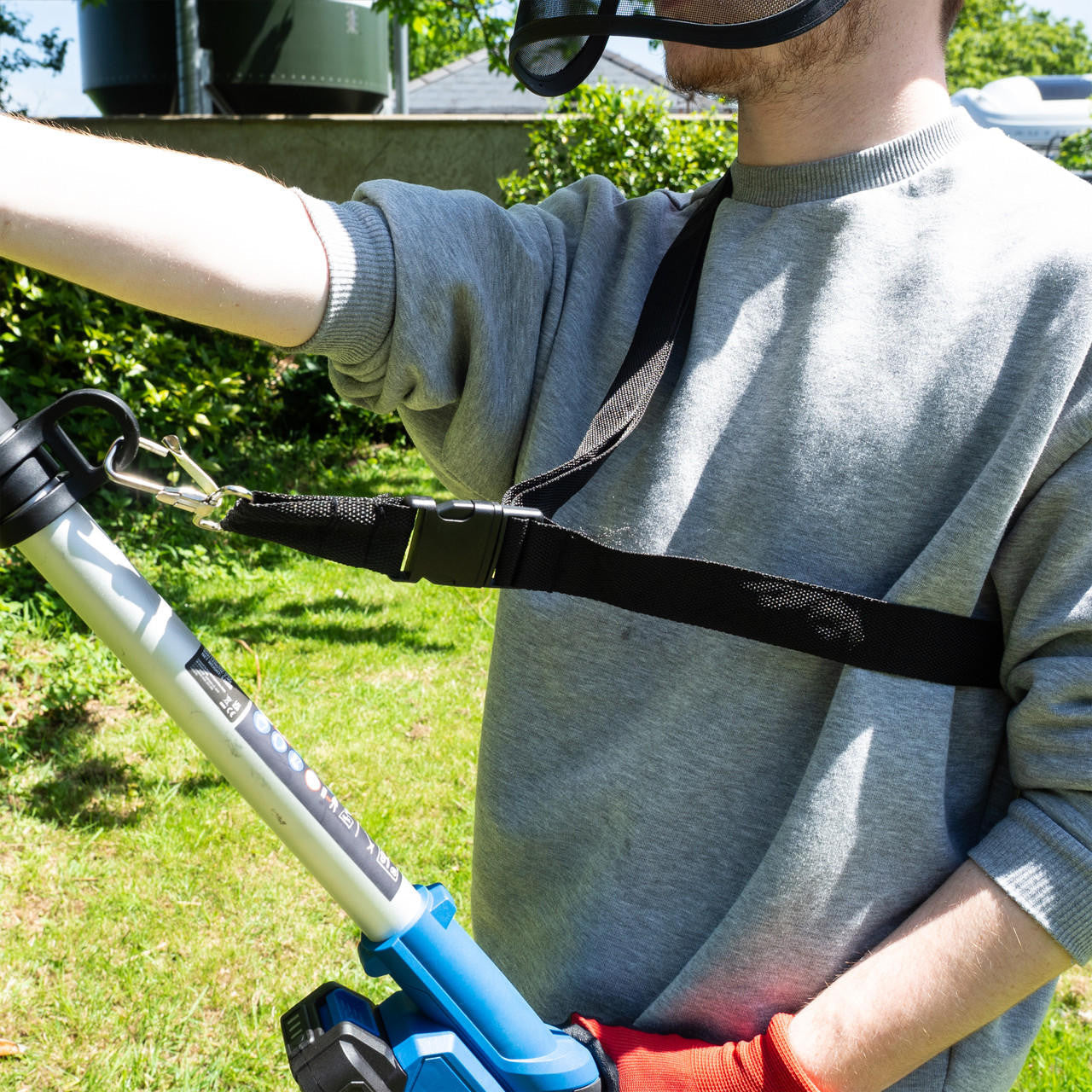 Hyundai 20V 410mm Cordless Long Reach Pole Hedge Trimmer 2Ah Li-Ion Battery | HY2191