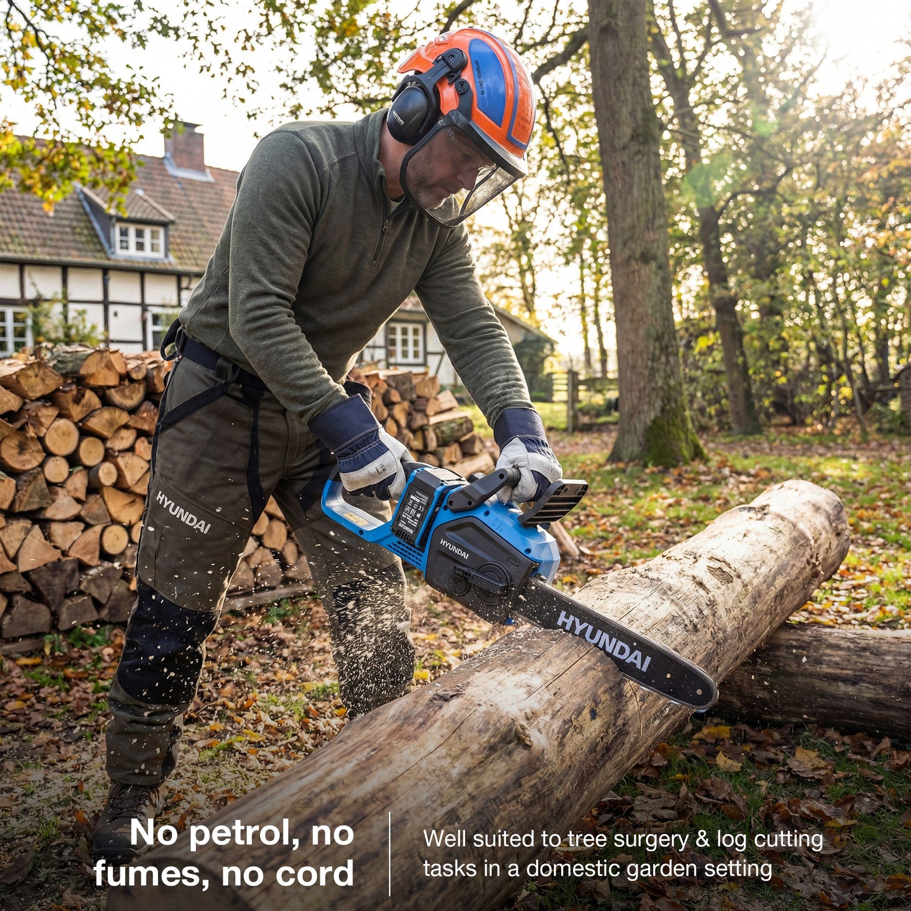 Hyundai 14" / 350mm 40V, (2x20V), 4Ah Brushless Cordless Chainsaw, Auto-Oiling, Anti-Kickback | HY40CCS350