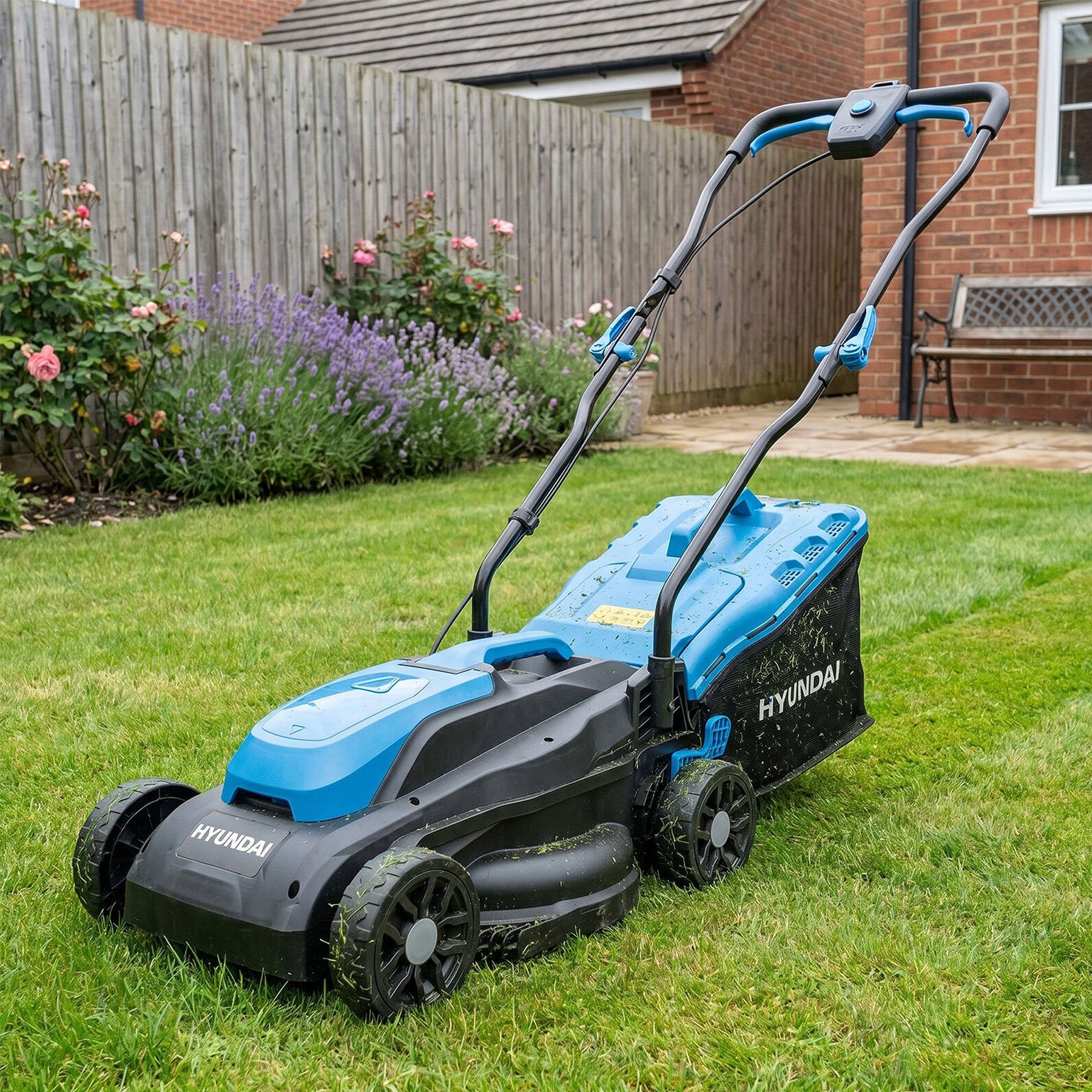 Hyundai 33cm / 13" 20V Brushless Cordless Lawnmower, 32L Collection Bag | HY20CLM33