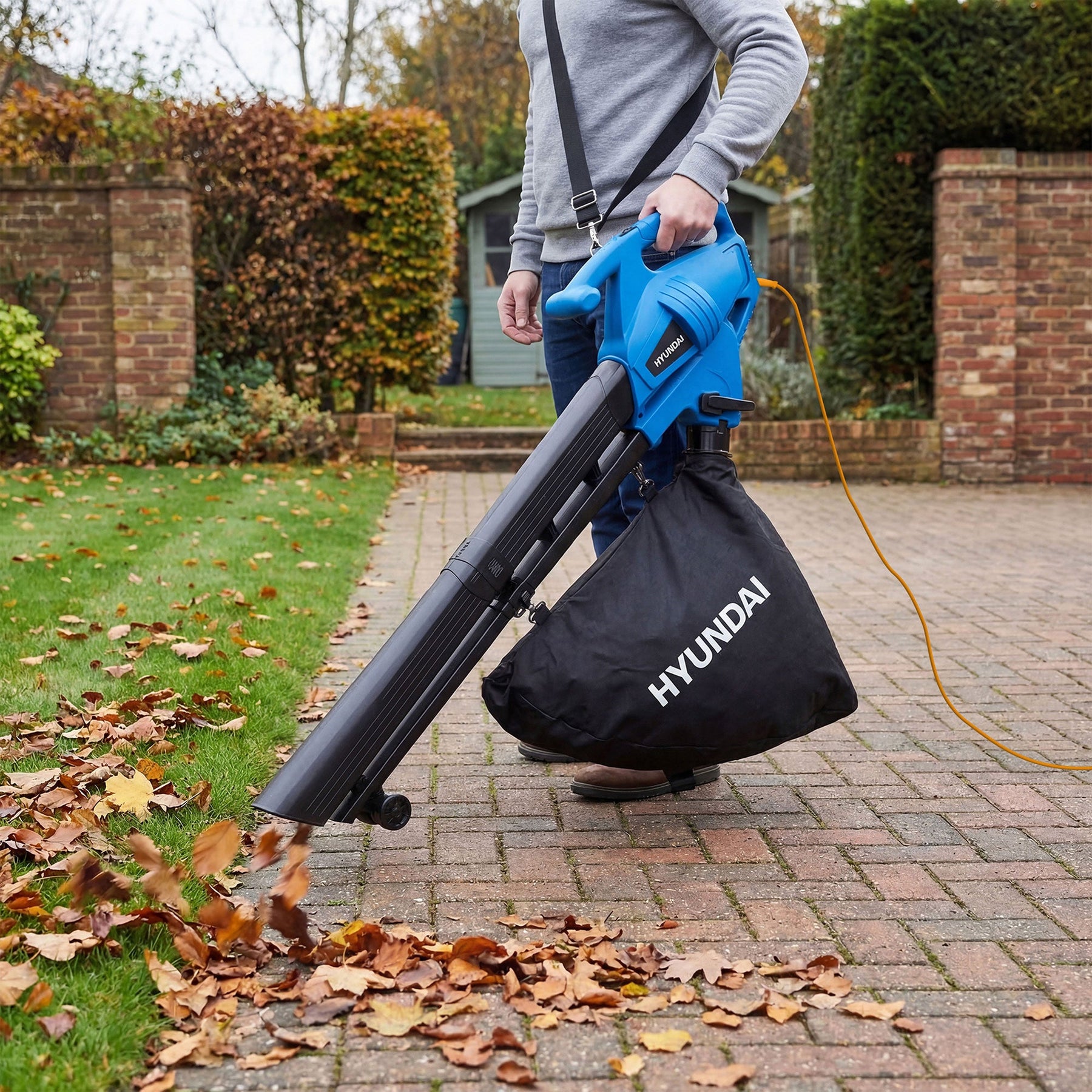 Souffleur et aspirateur de feuilles électrique Hyundai 3000W, 3-en-1, sac de collecte 34L | HYBV3000E3-EU