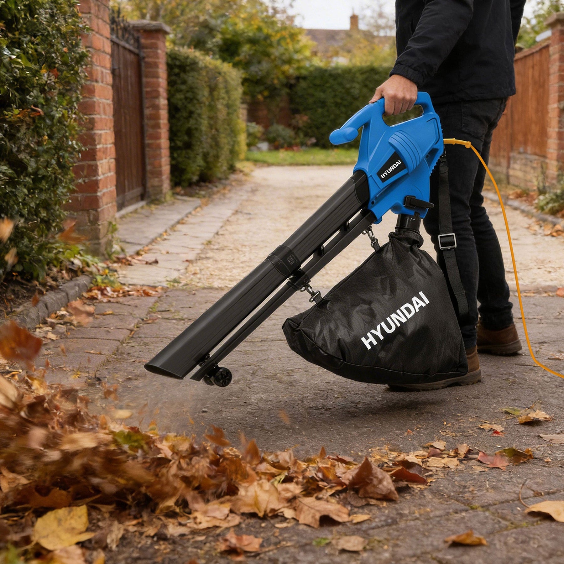 Souffleur et aspirateur de feuilles électrique Hyundai 3000W, 3-en-1, sac de collecte 34L | HYBV3000E3-EU
