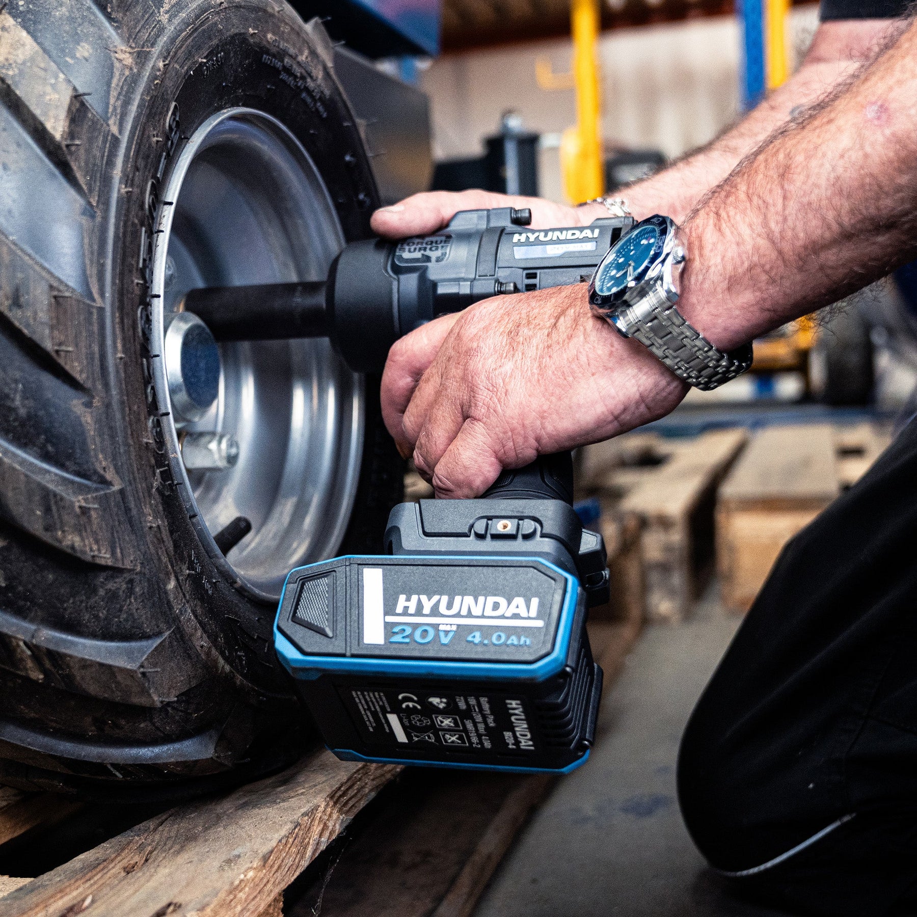 Hyundai 20V Cordless ½’’ Impact Wrench, 700Nm High-Torque with Friction Ring, 20V 4AH Battery & Charger | IW20X-700+BI20-4+C20-2