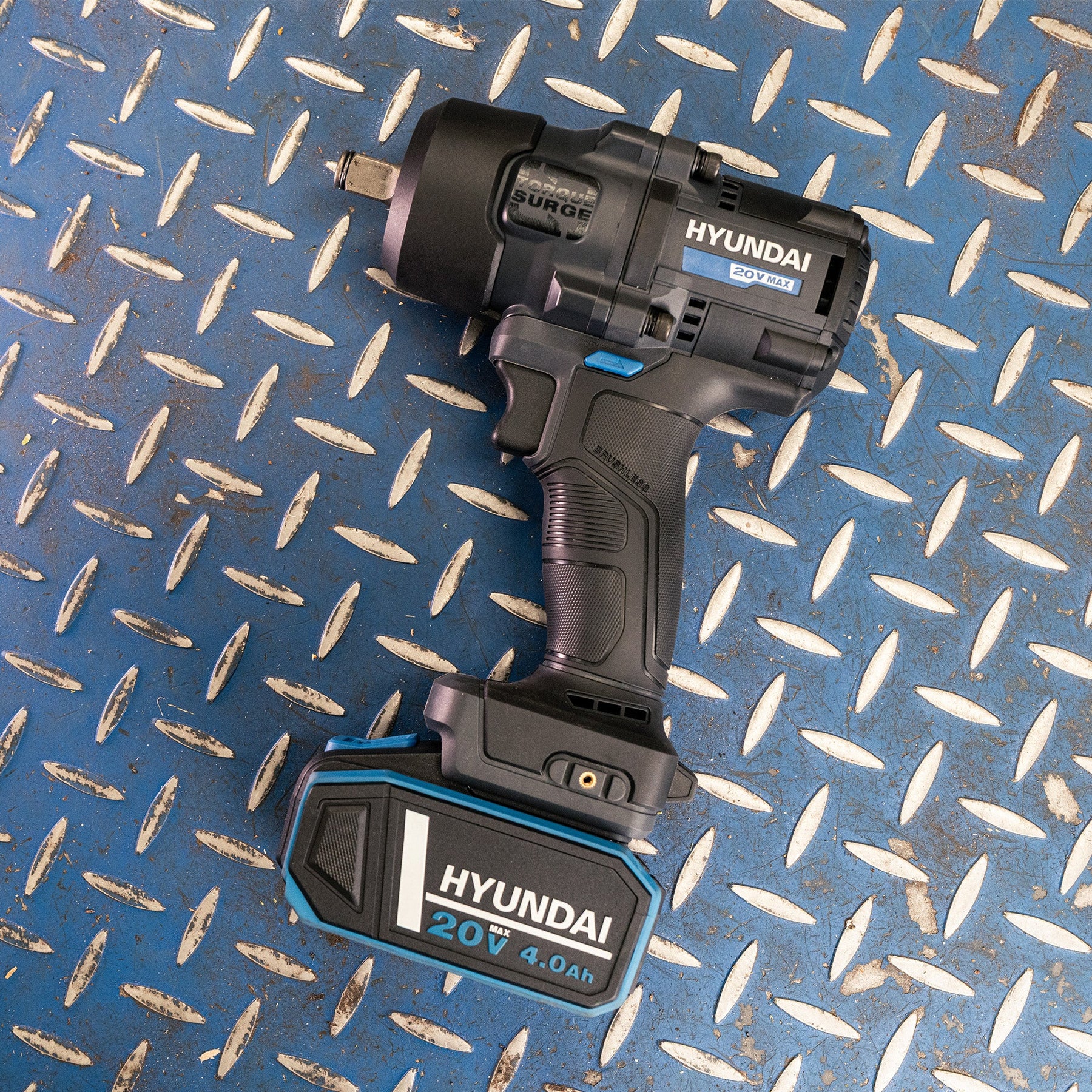 Hyundai 20V Cordless ½’’ Impact Wrench, 700Nm High-Torque with Friction Ring, 20V 4AH Battery & Charger | IW20X-700+BI20-4+C20-2
