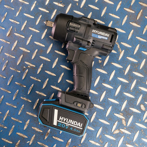 Hyundai 20V Cordless ½’’ Impact Wrench, 700Nm High-Torque with Friction Ring, 20V 4AH Battery & Charger | IW20X-700+BI20-4+C20-2