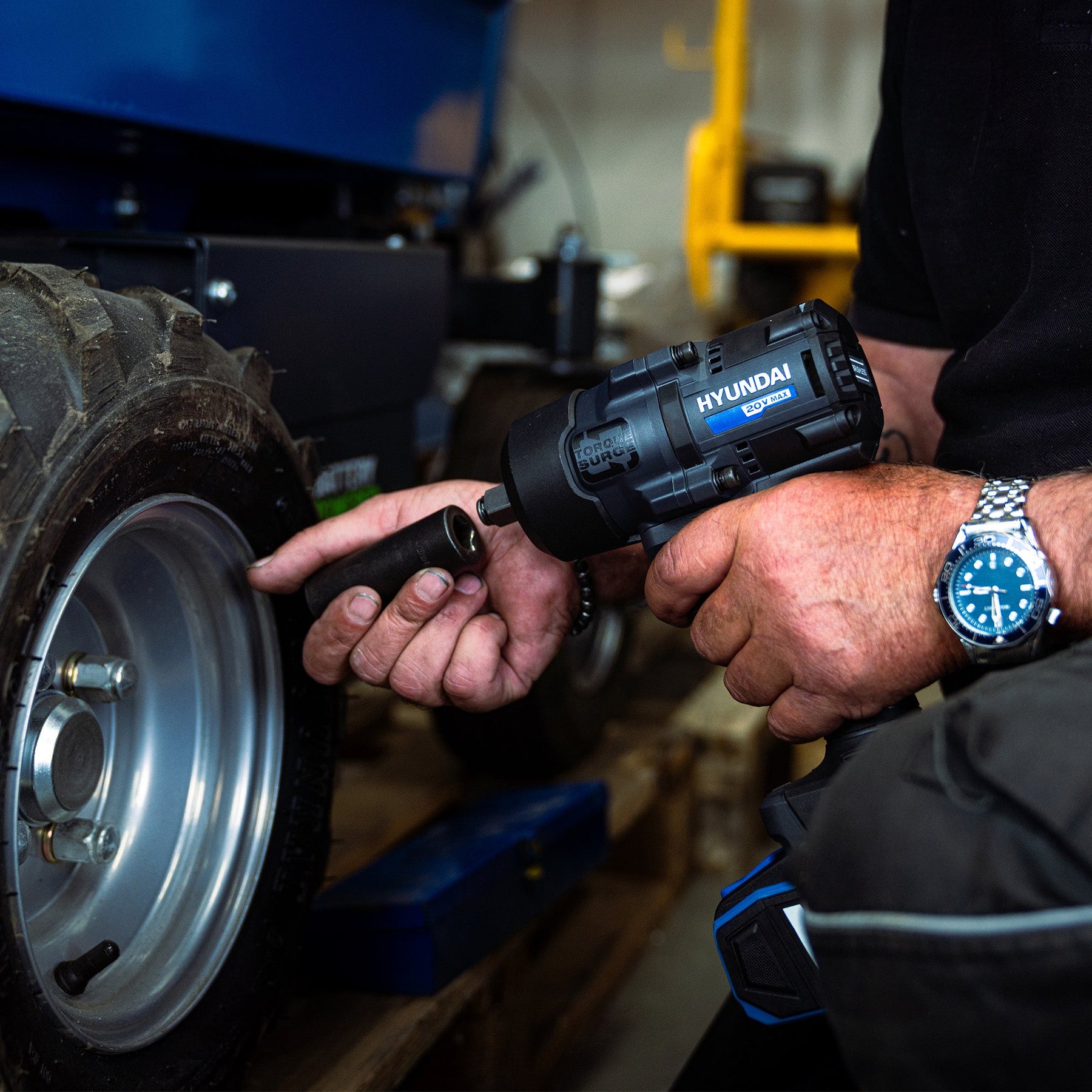 Hyundai 20V Cordless ½’’ Impact Wrench, 700Nm High-Torque with Friction Ring, 20V 4AH Battery & Charger | IW20X-700+BI20-4+C20-2