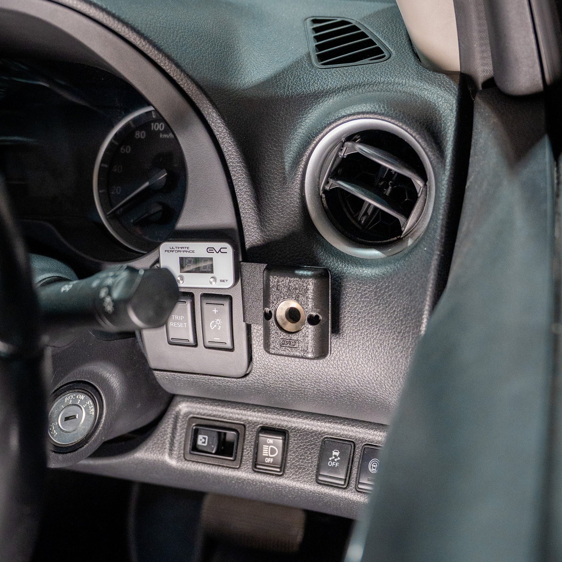 UHF Handpiece Mount | Nissan Navara NP300