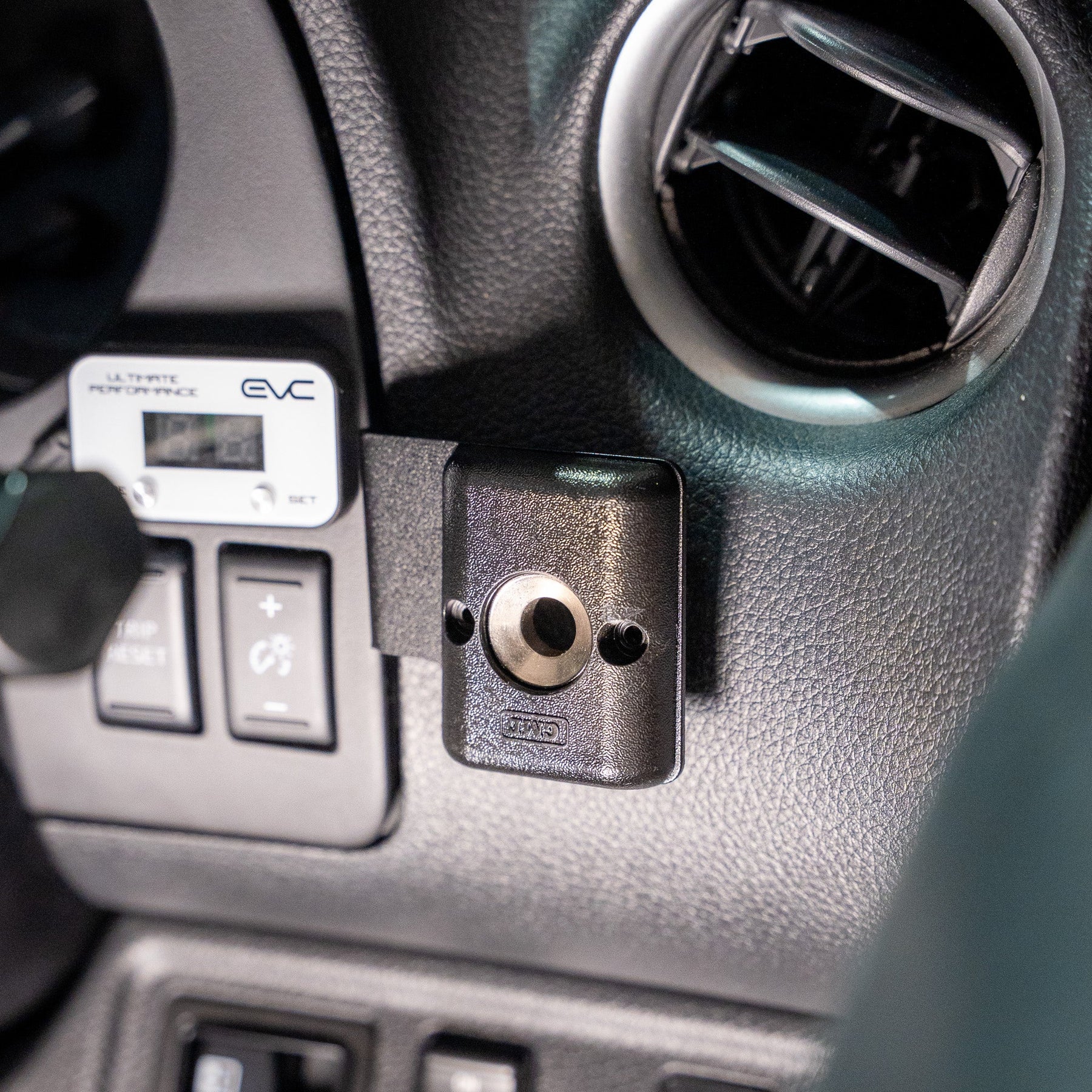 UHF Handpiece Mount | Nissan Navara NP300