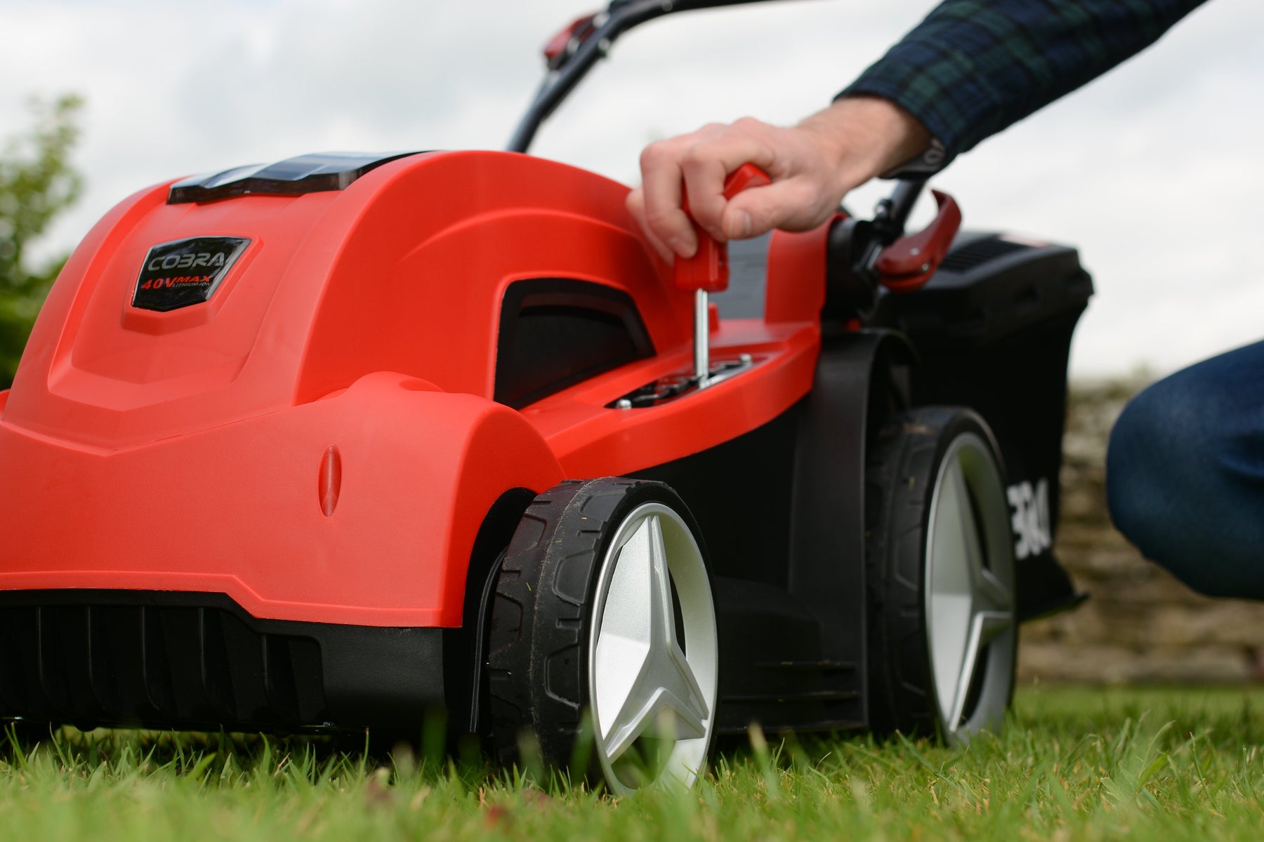 Cobra MX3440V 13" 40v Li-Ion Cordless Lawnmower