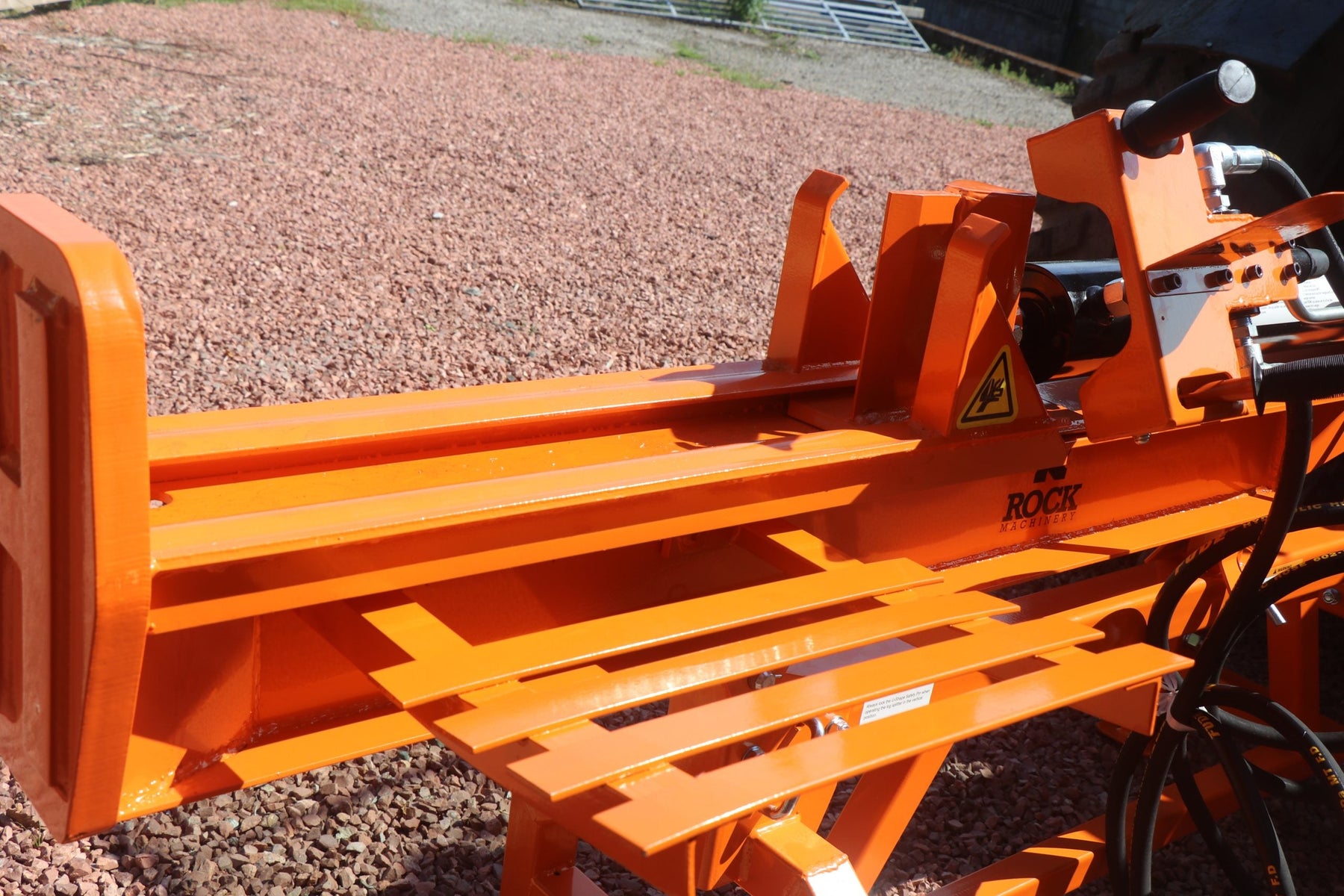 Venom 25ton Heavy Duty Tractor mounted log splitter with table